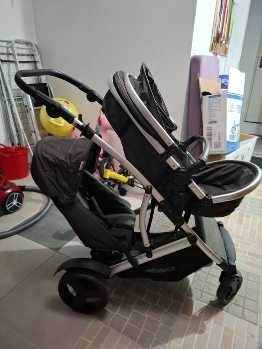 Carrinho de bebé duplo