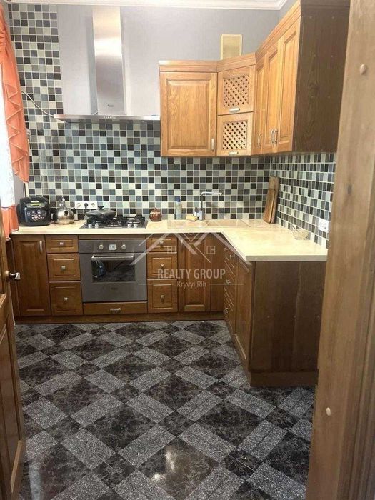 Продаж 3 кімн. квартири з чудовим плануванням з меблями. Євідновлення.