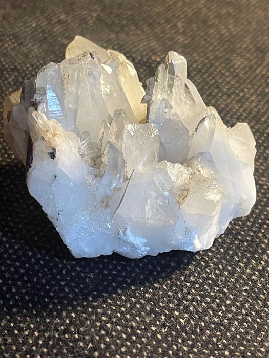 Aglomerado de cristais de quartzo natural