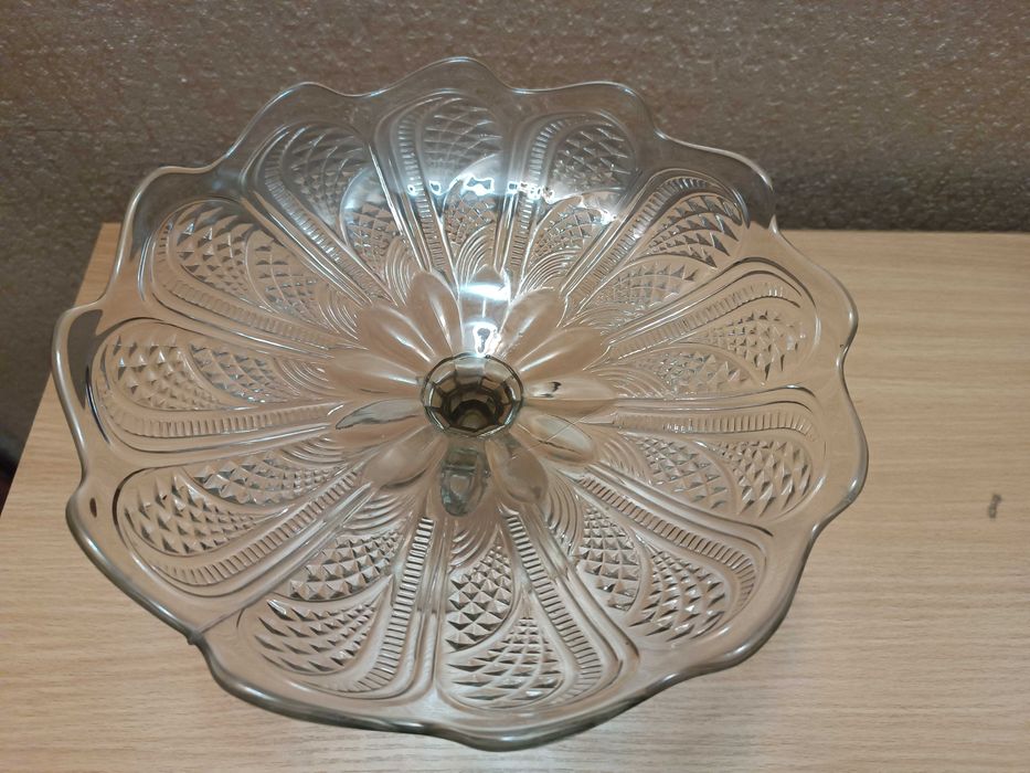 Продаю раритетную стеклянну посуду, вазы.