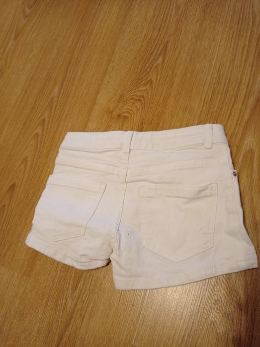 Szorty jeansowe dla dziewczynki. Rozmiar 122. Zara