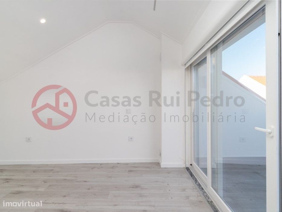 Apartamento T1 com Quintal, Barreiro