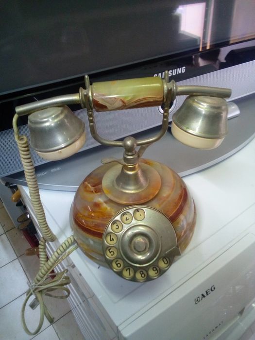 Telefone fixo  verdadeiro de mármore , lindo estado novo 50€