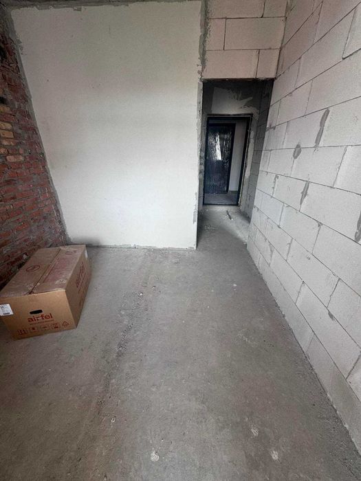 Супер МІСЦЕ, зданий будинок, вул.Інститутська 1к, середній поверх