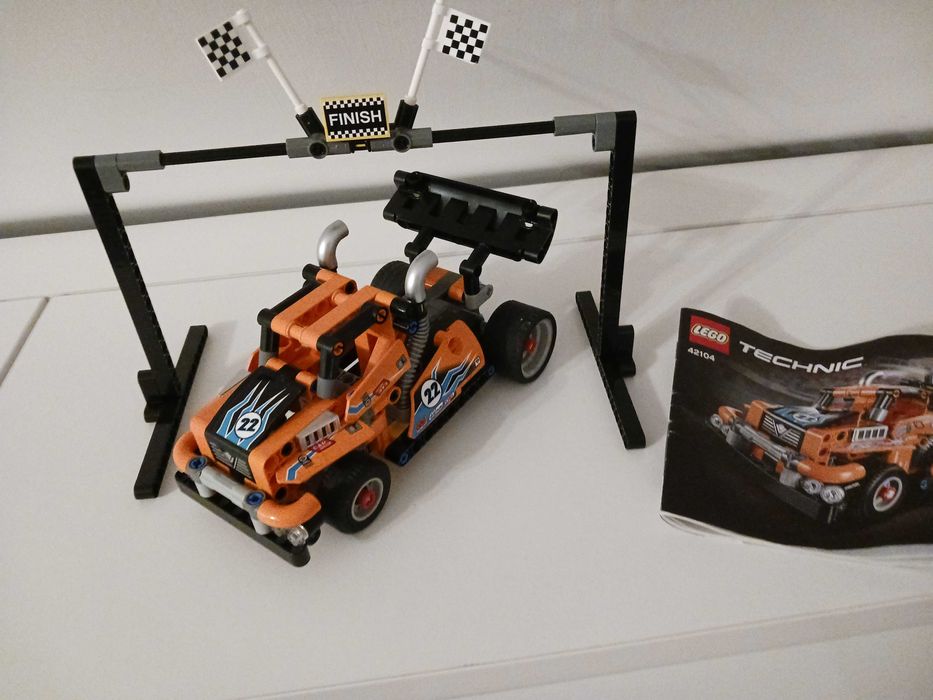 LEGO 42104 Technic - Ciężarówka wyścigowa - 227 klockow