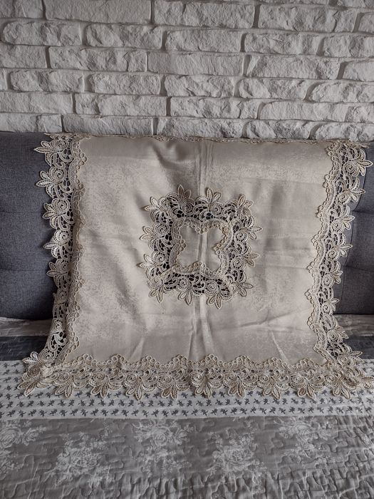 Sprzedam serwetę plamoodporną z haftem