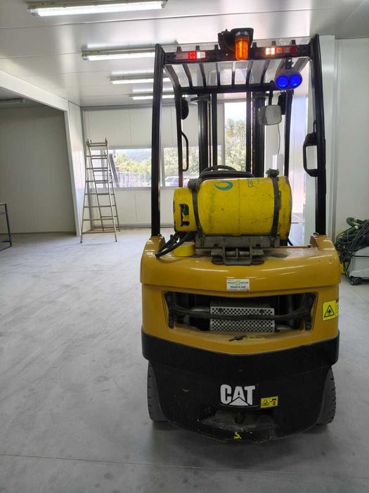 Empilhador CAT 1.8Ton