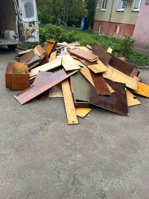 Вивіз/утилізація сміття/техніки/дерева меблів будівельне сміття чистка підвалів горищ вивіз гілок послуги вантажників чистка квартир вивіз бою цегли