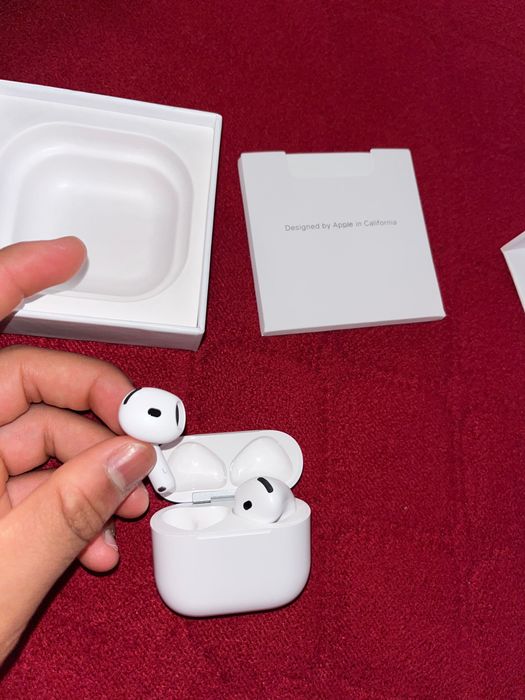 Airpods 4 c/cancelamento de ruído