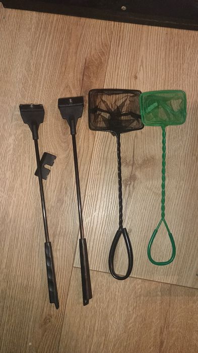 Akcesoria do akwarium z rybkami komplet.