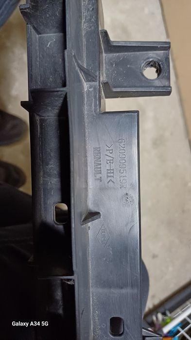 Absorber zderzaka przedniego renault clio V