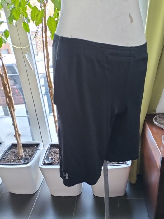 Spodenki czarne Under Armour r. M