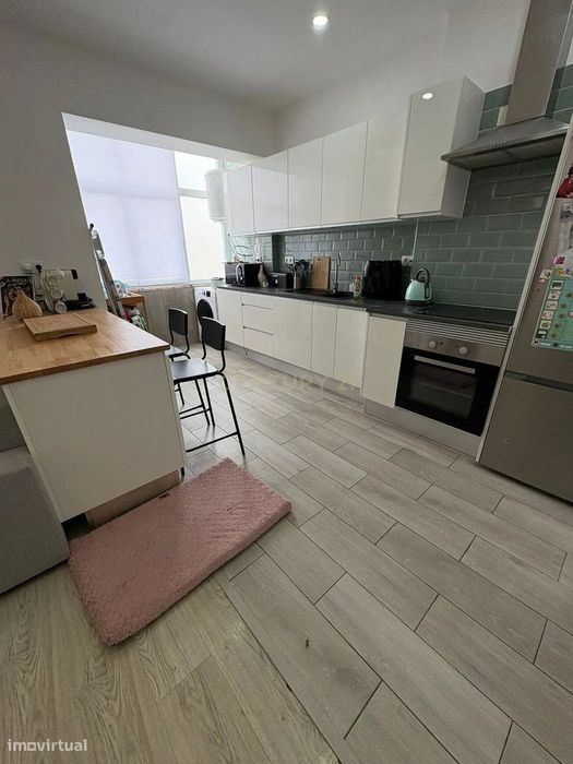 Apartamento T2 Renovado na Venda Nova – Zona Calma e Bem Localizada