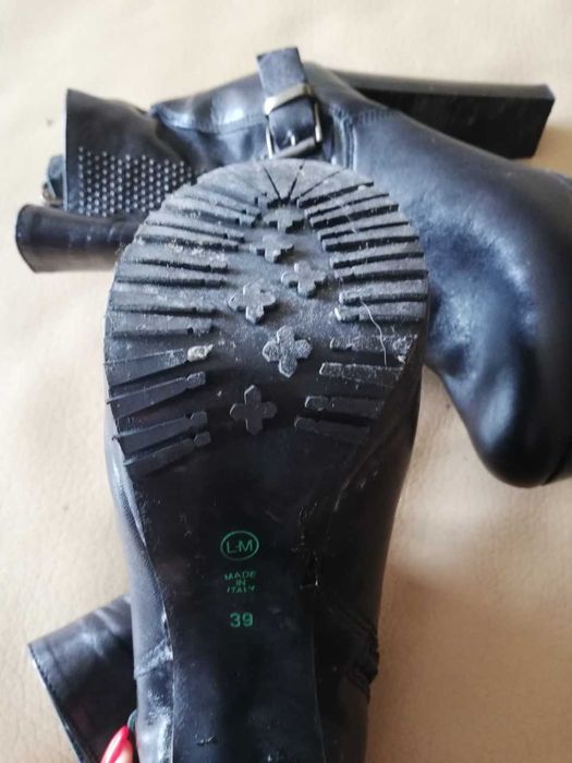 Bota preta com brilhante nº39