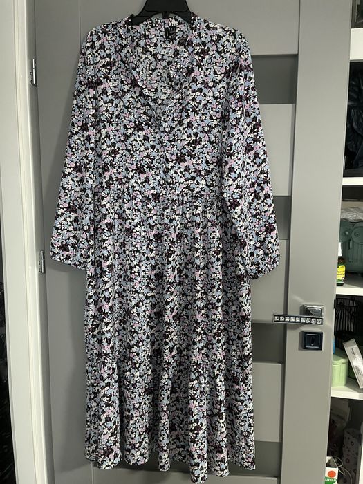 Vero moda sukienka kwiaty roz.42