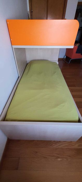 Beliche para crianças com armário e gaveta – ótimo estado