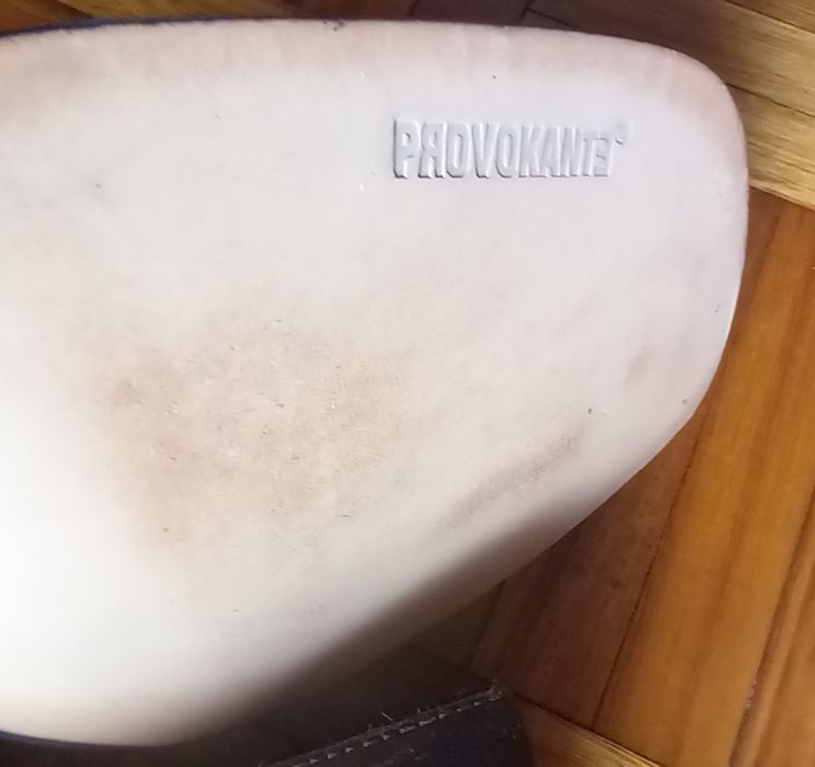 Sapatos clássicos quase de graça.