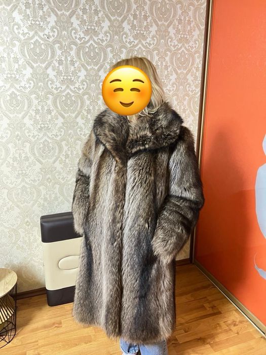 Шуба з натуральнього хутра єнота