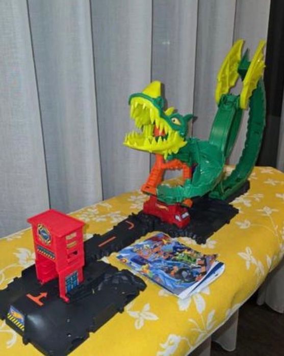 Pista Hot Wheels City Dragon Drive Firefight