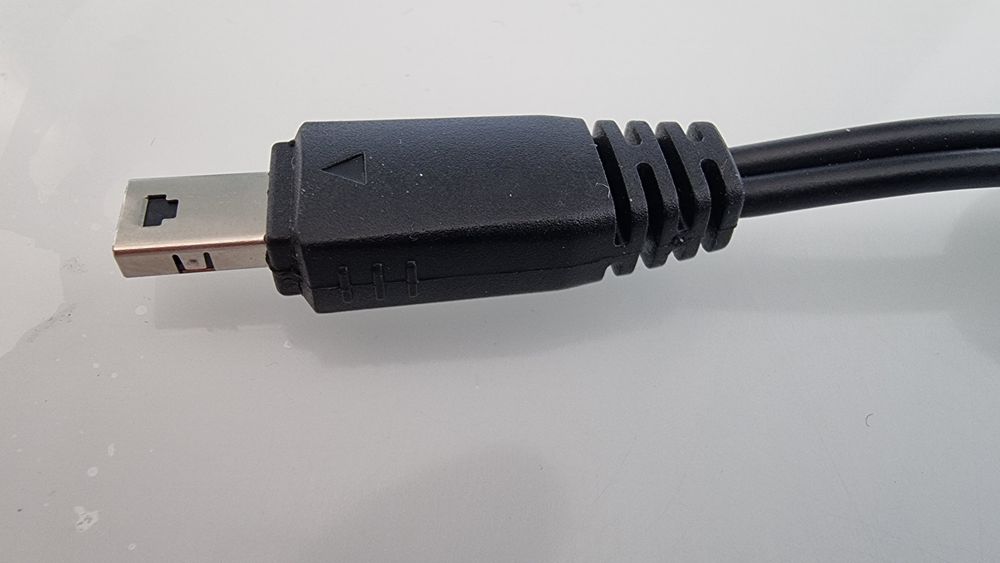 AV кабель UC-E17 для цифрових фотоапаратів