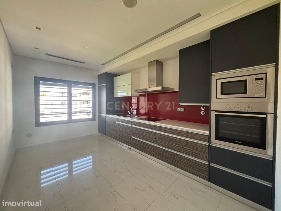Apartamento T2  no Entroncamento com Garagem Fechada — Nossa Senhora de Fátima, Santarém