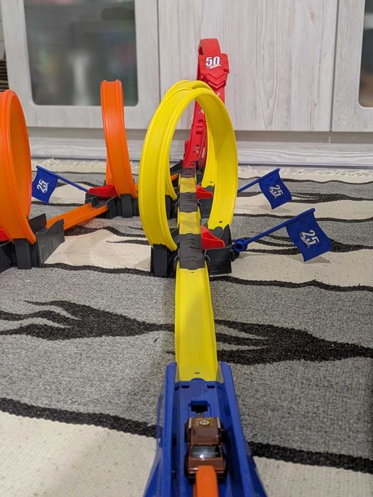 Трек Hot Wheels/Неймовірні трюки у петлях