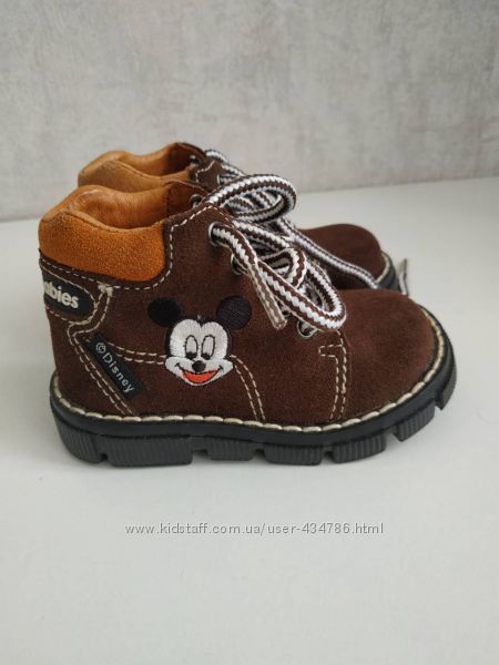 Демисезонные ботинки Disney
