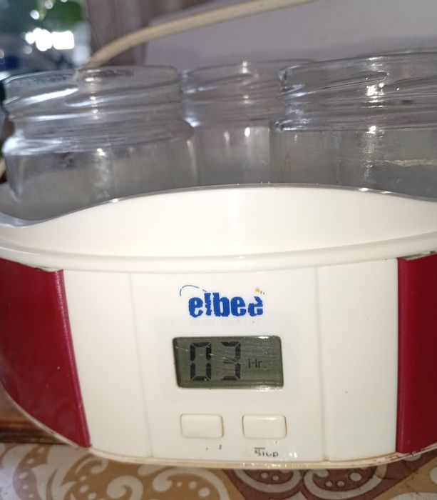 Йогуртниця Elbee.