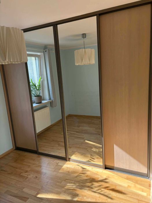 Szafa na wymiar z drzwiami przesuwnymi 296*255