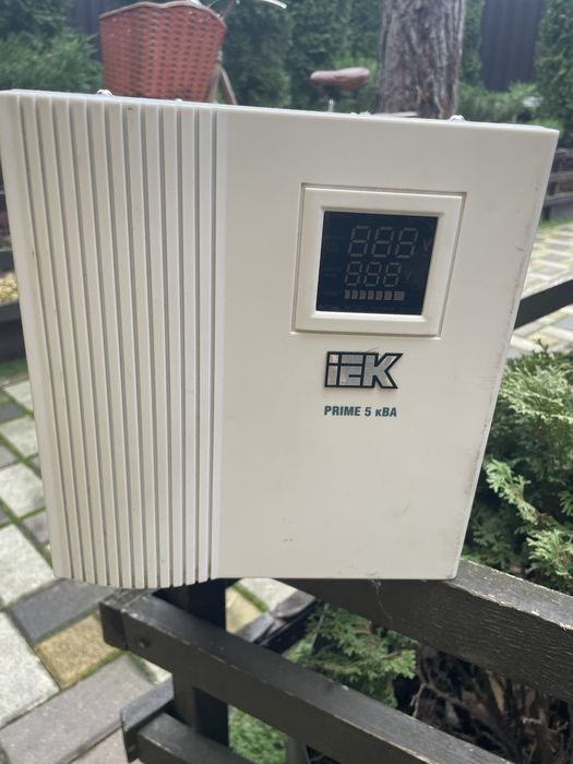 Стабилизатор напряжения ІЕК 5 Ква