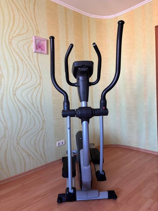 Продам орбітрек Kettler AXOS у відмінному стані.
