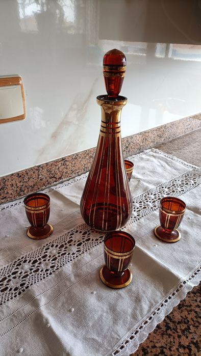 Conjuntos de garrafa e copos vintage