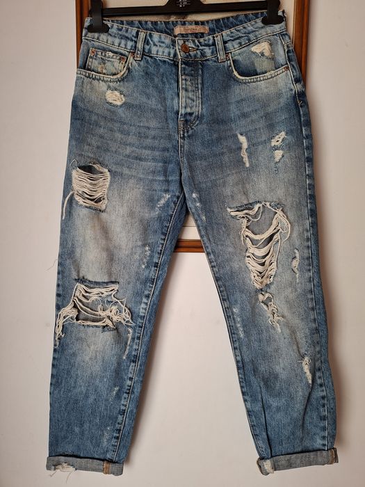 Dżinsy boyfriend z dziurami roz.36 Bershka