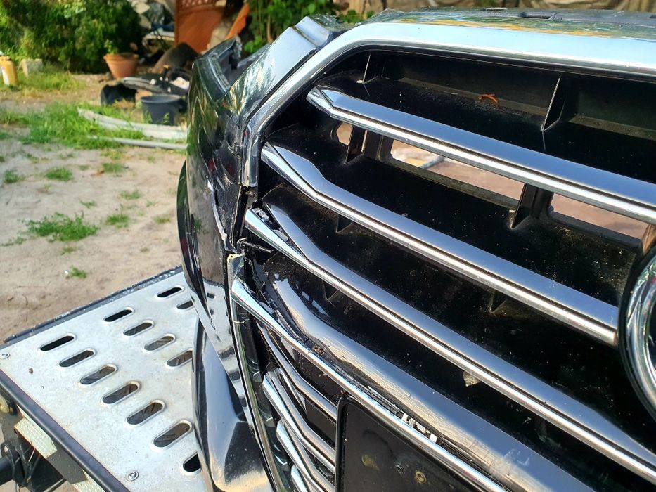 Zderzak przód przedni Audi A6 C7 S-Line Lift grill atrapa Logo kratka