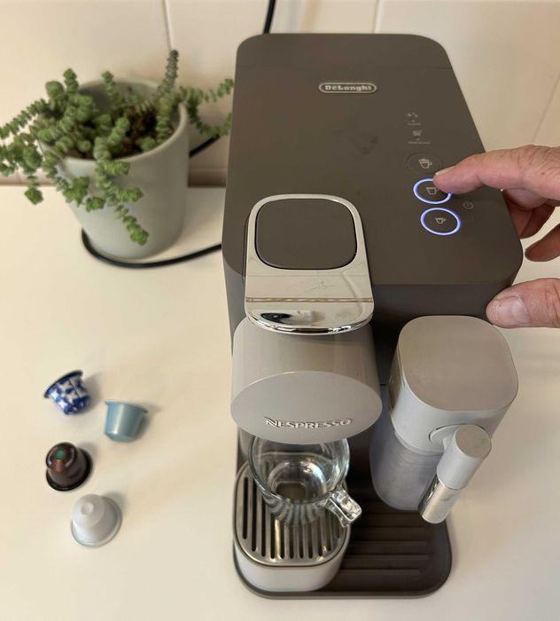 Máquina Café NESPRESSO Delonghi Lattissima ONE