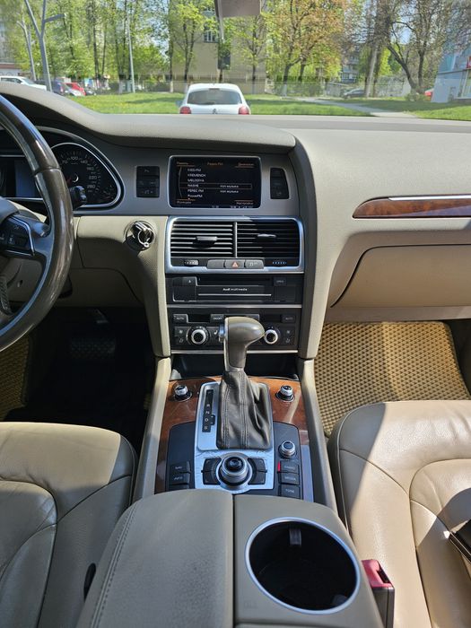 продам AUDI Q7 2013 г. дизель 3,0