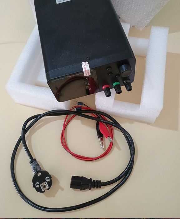 Fonte de Alimentação Regulável  DC 0-30 V (10  A)