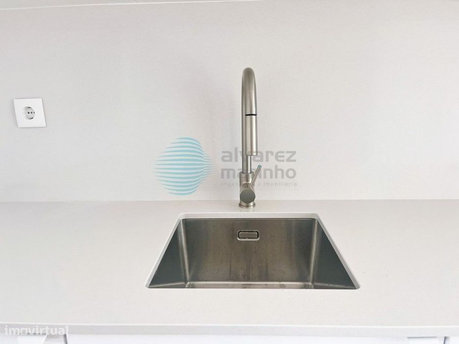 Apartamento T2 com Vista Mar, Garagem e Totalmente Remodelado