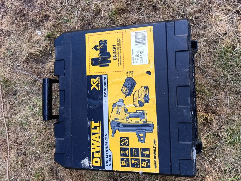 Gwoździarka do betonu DeWalt DCN890P2  Orginalny zestaw