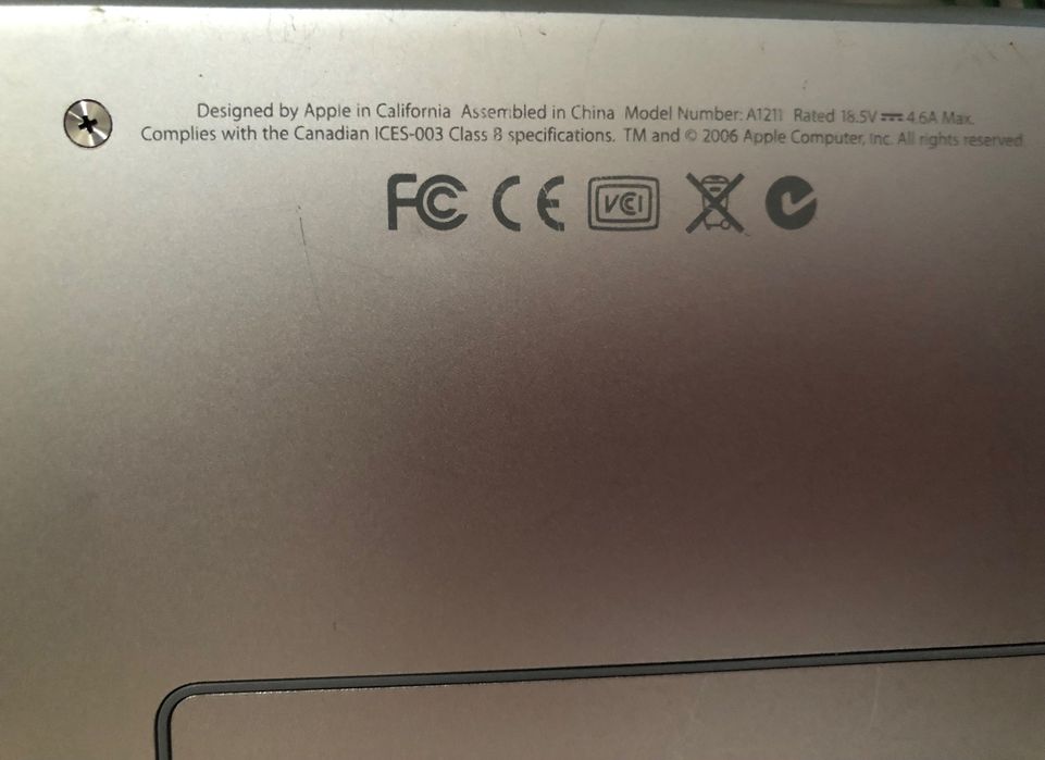 MacBook Pro 15 A1211 2gb ramu,dysk 160gb