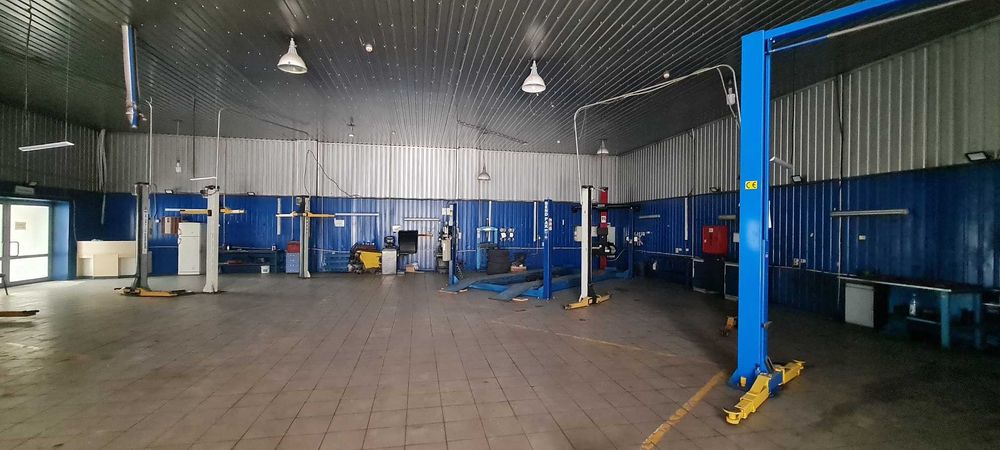 Продаж 790 кв.м. Фасадне приміщення та сто. вул. Космонавтів.