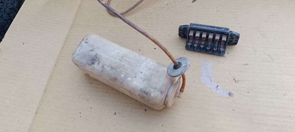 Fiat 500 stary typ pojemnik na płyn do spryskiwaczy + skrzynka bezpiec