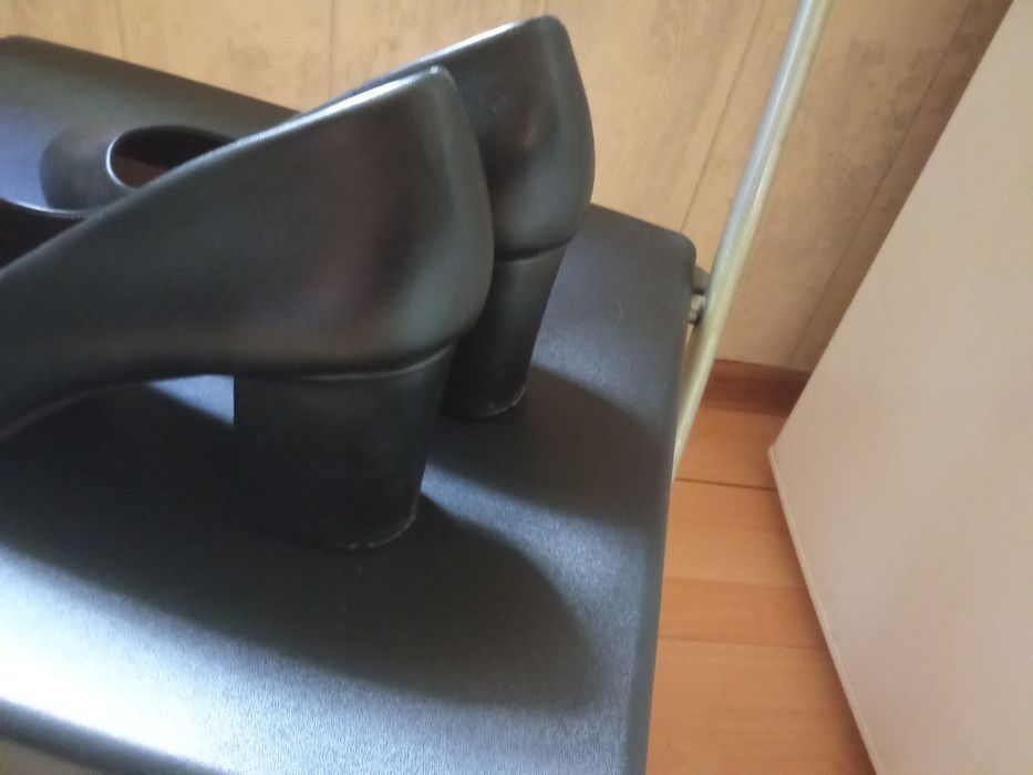Buty na niskim obcasie 38