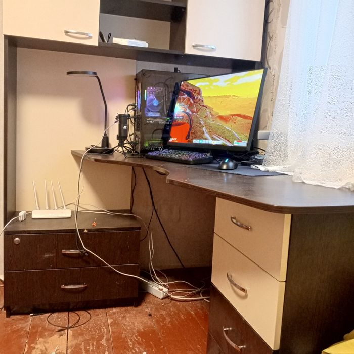 Угловий  стіл шафа