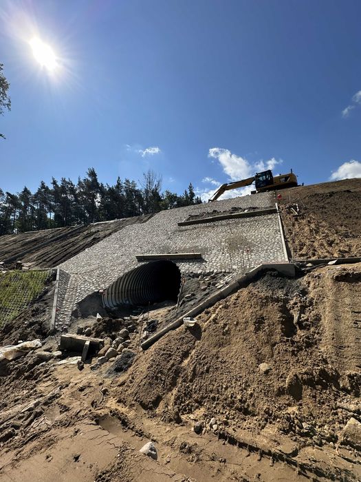 Usługi Brukarskie: Place, Parkingi, Drogi.