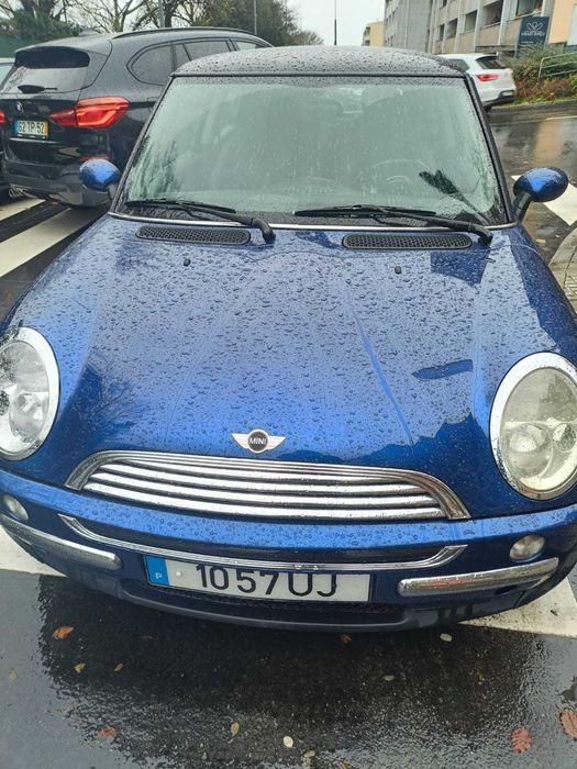 Carro citadino bonito e em bom estado