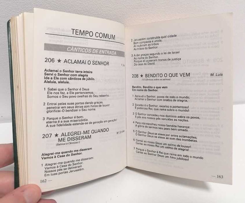 Novo Cantemos Todos - Cantoral Litúrgico Nacional