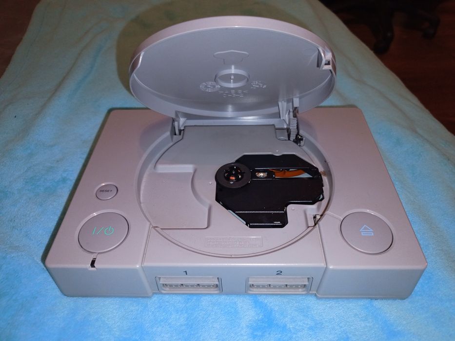 PlayStation 1 zestaw z okablowaniem, 2 pady i gry