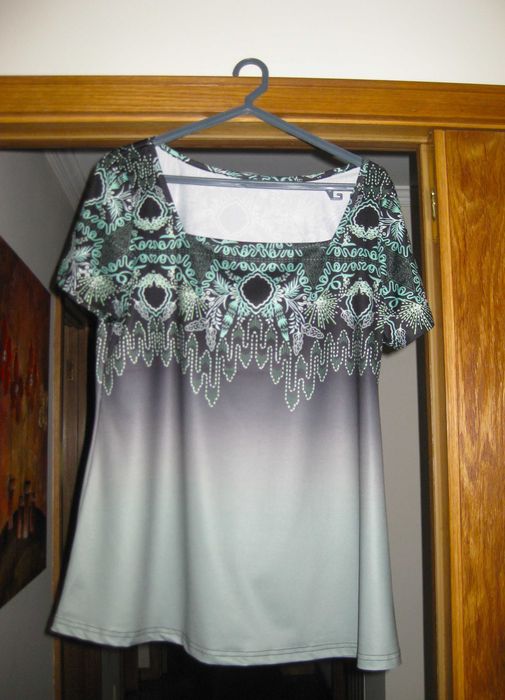 T-shirt De Pescoço Quadrado Estampado