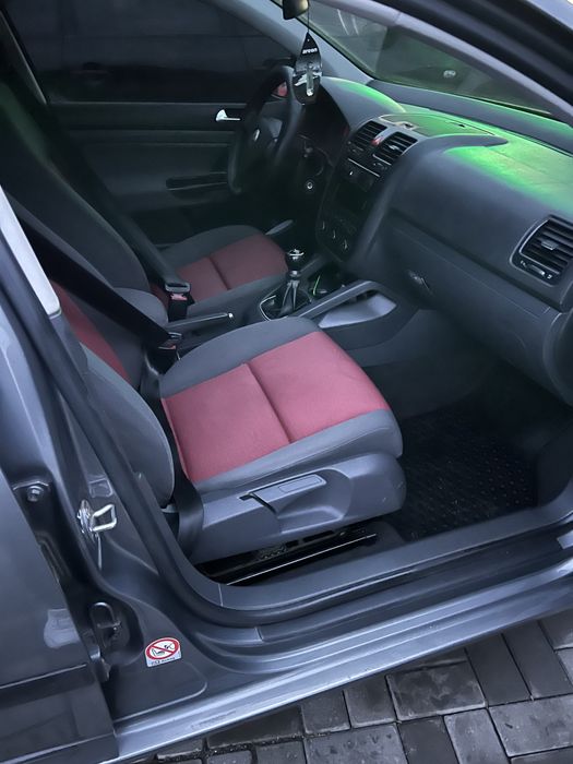 Продаж свіжо пригнаного фольксвагена гольф 5 1.6 мпі